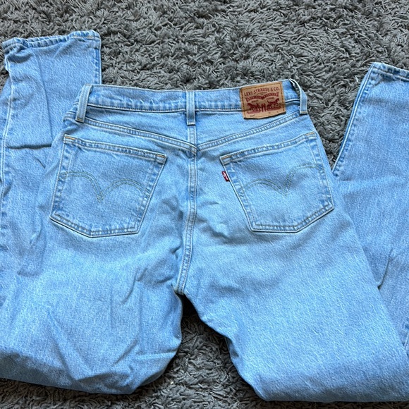 Levi’s Straight Leg Jeans - Picture 2 of 5